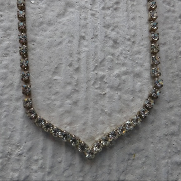 Vintage Sparkle V-Cut Necklace Set - Picture 2 of 7
